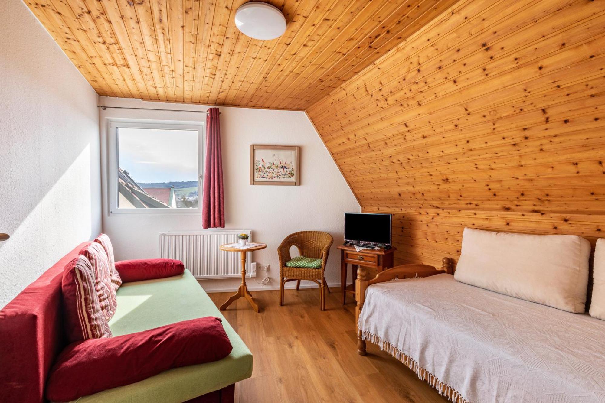 Apartmenthaus Ferienwohnungen Sila Weinstadt Exterior foto