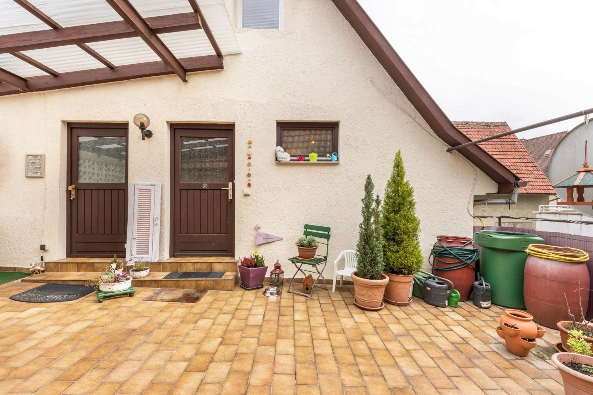 Apartmenthaus Ferienwohnungen Sila Weinstadt Exterior foto