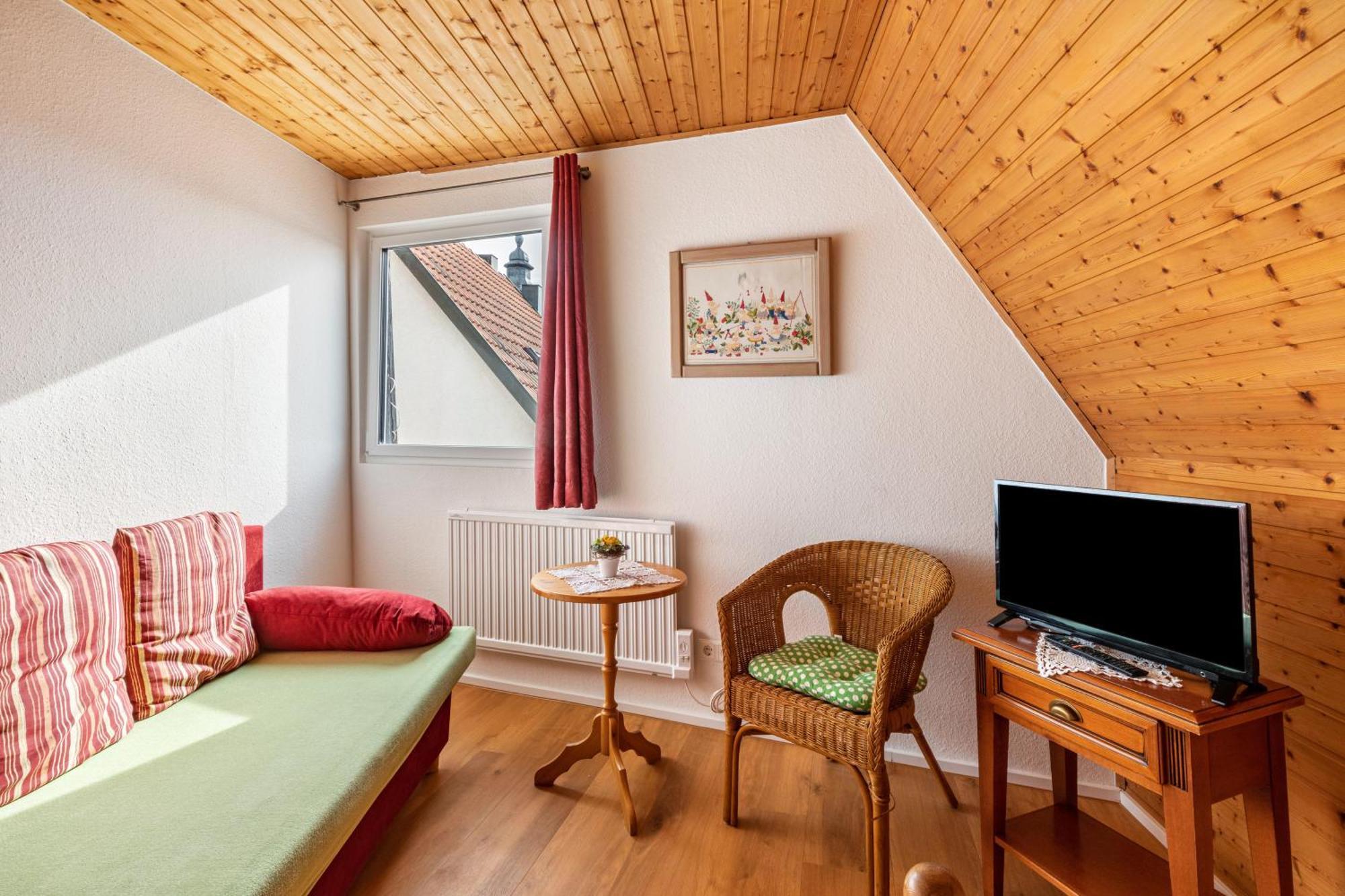 Apartmenthaus Ferienwohnungen Sila Weinstadt Exterior foto