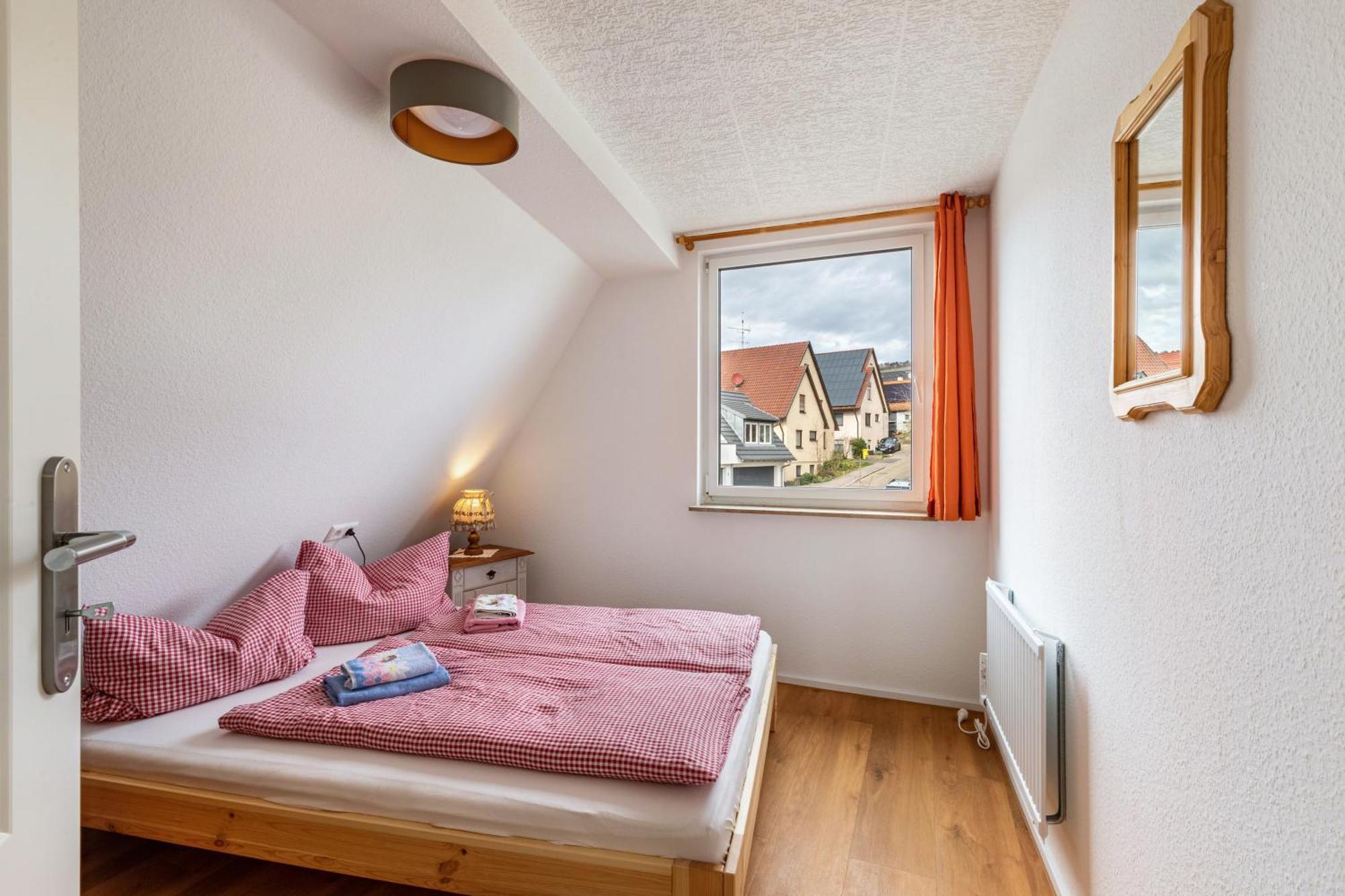 Apartmenthaus Ferienwohnungen Sila Weinstadt Exterior foto