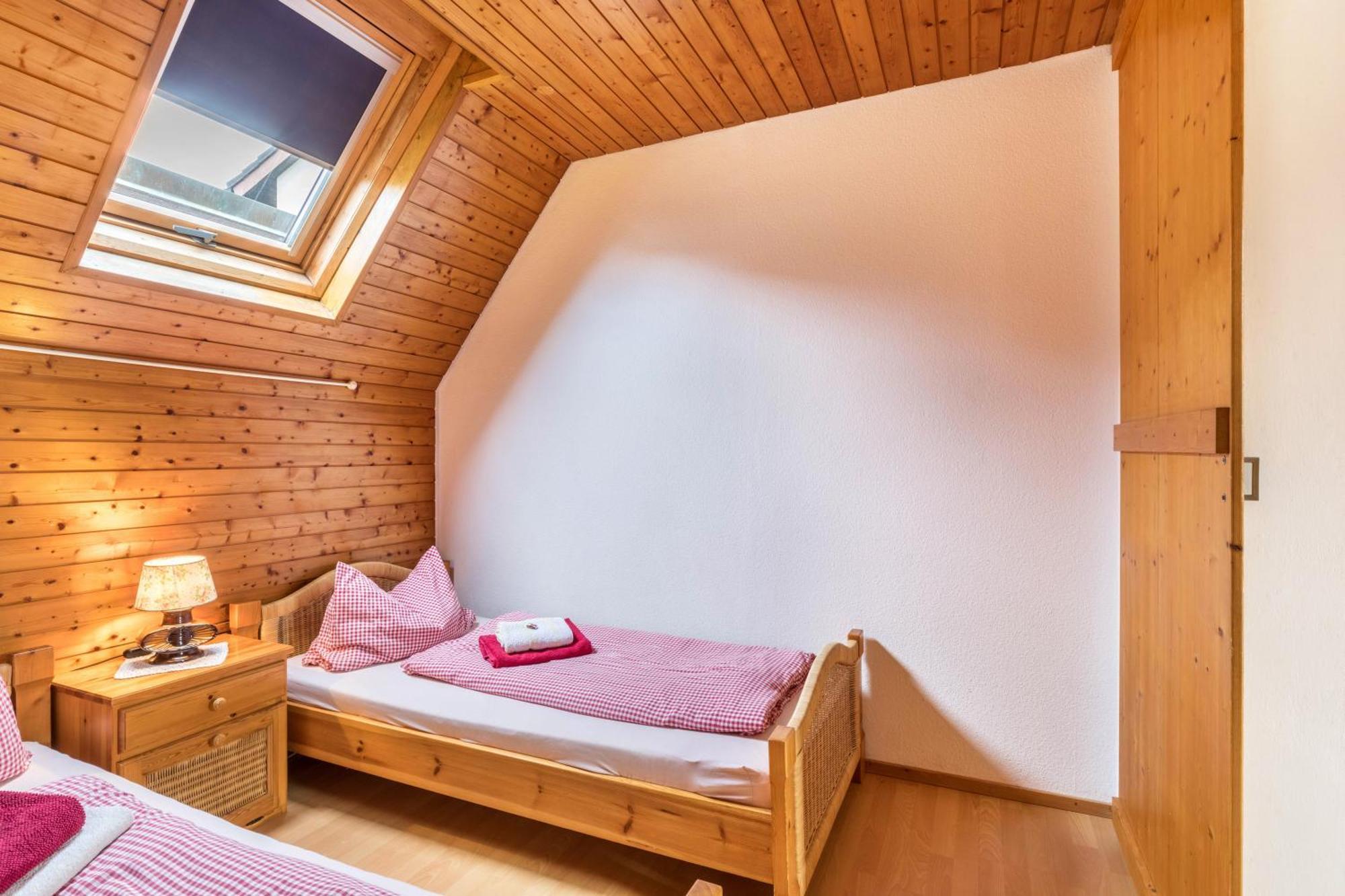 Apartmenthaus Ferienwohnungen Sila Weinstadt Exterior foto