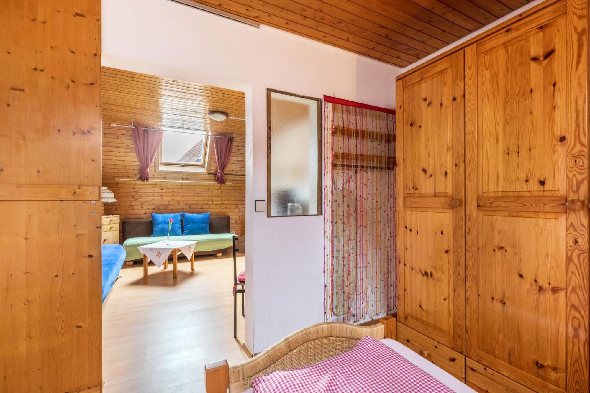 Apartmenthaus Ferienwohnungen Sila Weinstadt Exterior foto