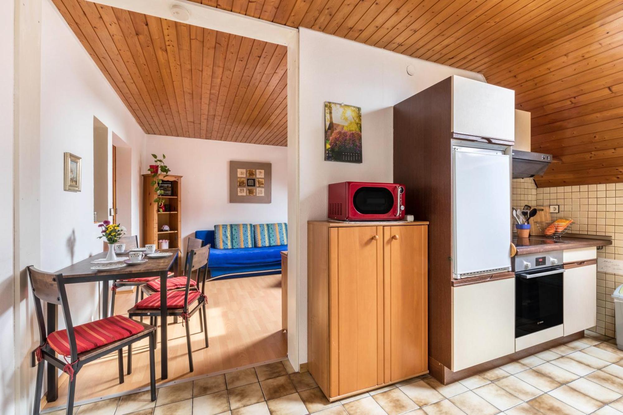 Apartmenthaus Ferienwohnungen Sila Weinstadt Exterior foto